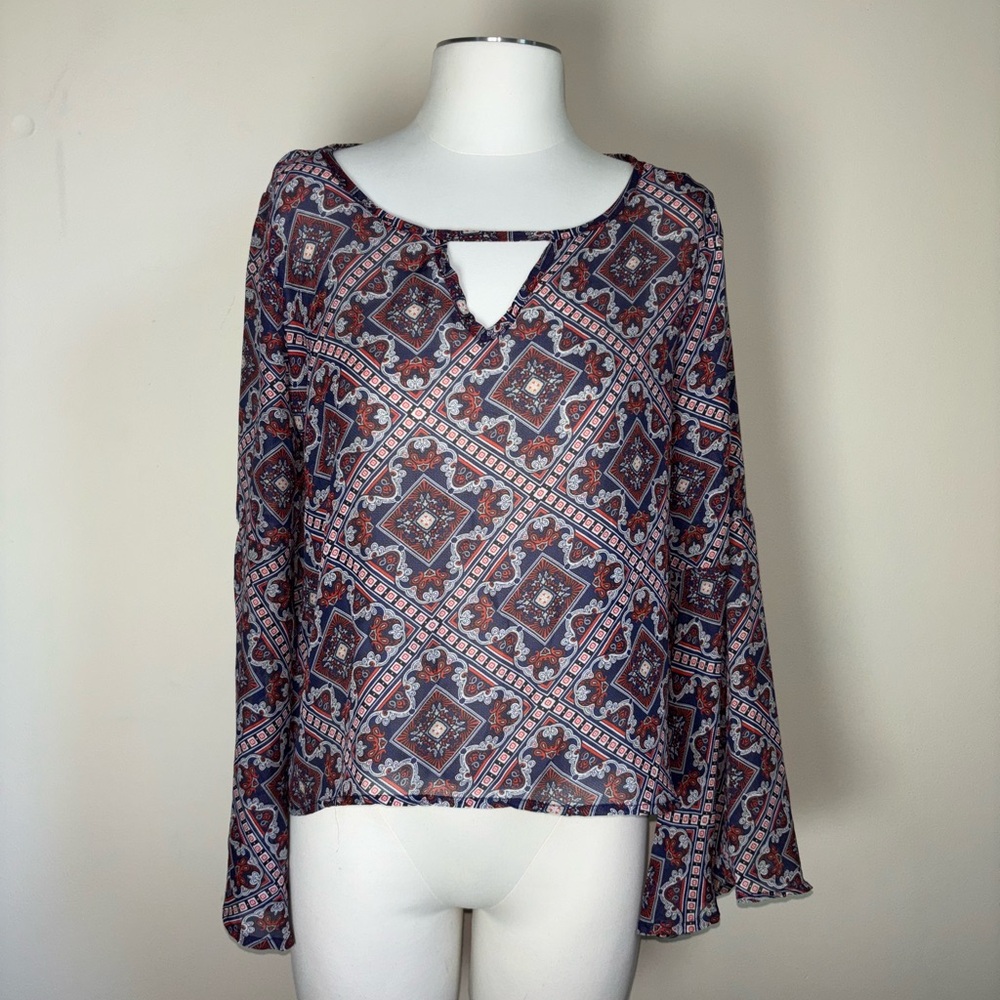 Elegant Women's Blouse with Geometric Pattern